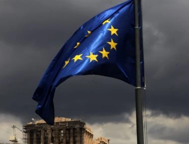 «Η Ελλάδα μπορεί να βγαίνει από το τελευταίο μνημόνιο αλλά έχει μακρύ δρόμο μπροστά της» αναφέρει ηTelegraph